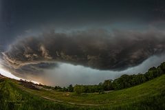 An incredibly low base supercell and ominous shelf cloud leads a massive severe thunderstorm across the rural landscapes of Southern Oklahoma (near Wynnewood, Sulphur, and Tishomingo) on April 24, 2026. This dramatic storm structure brought intense weather conditions to the region. Extreme weather photography and storm chasing by Mauro Greco.